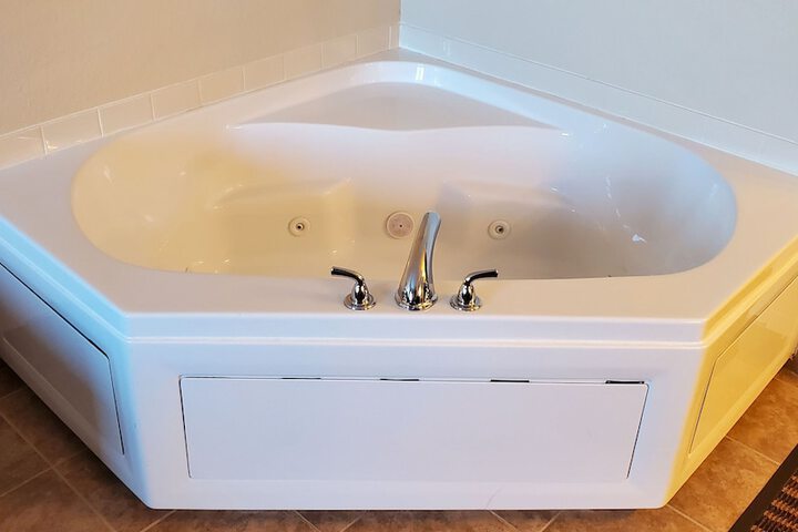 Jetted tub