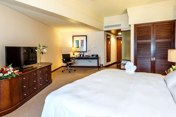Room 8 of 124