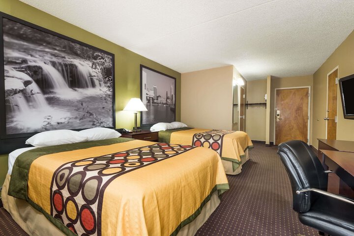 2 Double Beds (3 of 6)