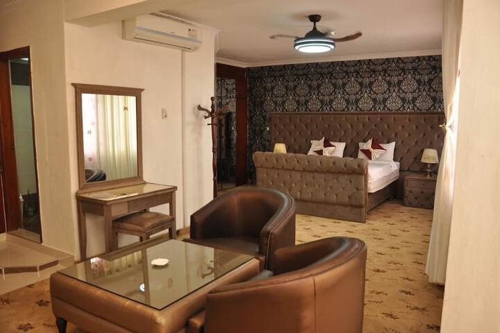 Room 6 of 23