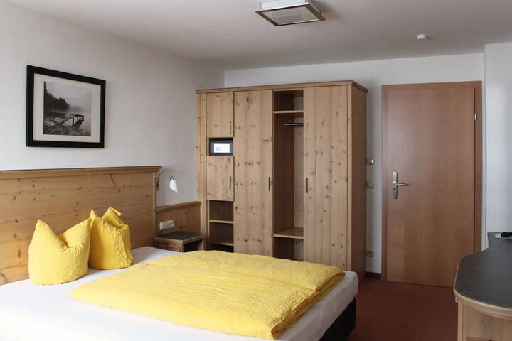 Room 8 of 62