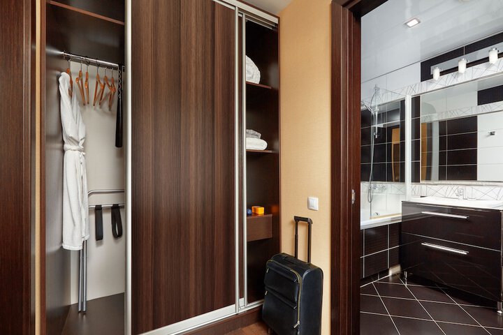 Room 20 of 33
