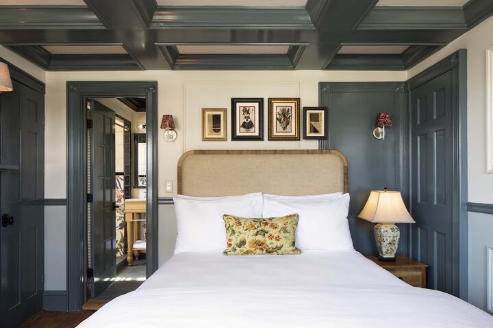 Room 10 of 46