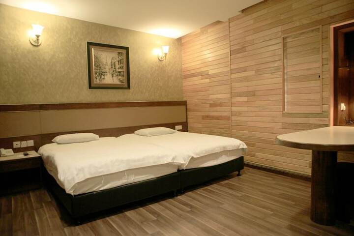 Room 15 of 53