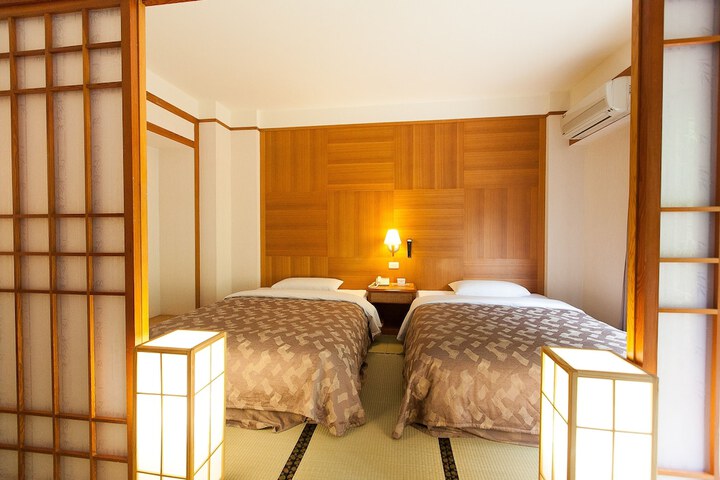 Room 6 of 36