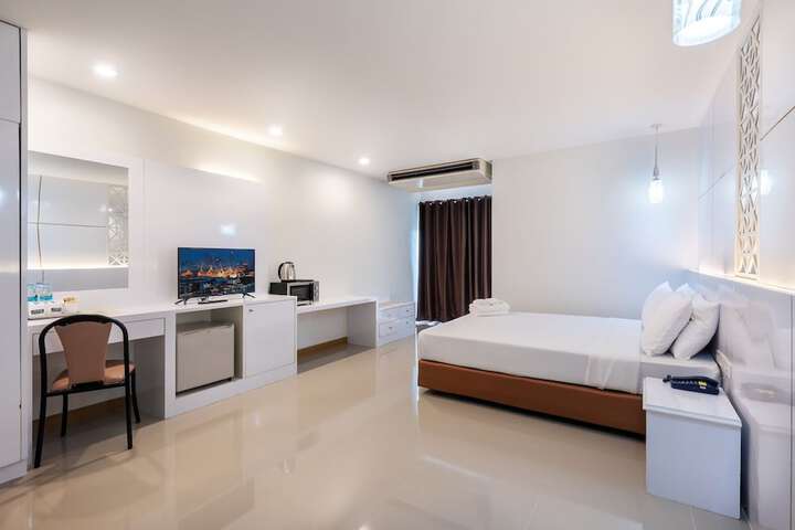 Room 27 of 78