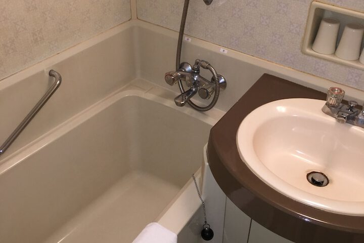 Room 15 of 32