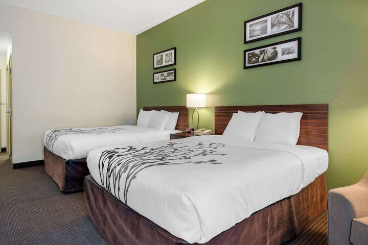 2 Queen Beds (12 of 12)
