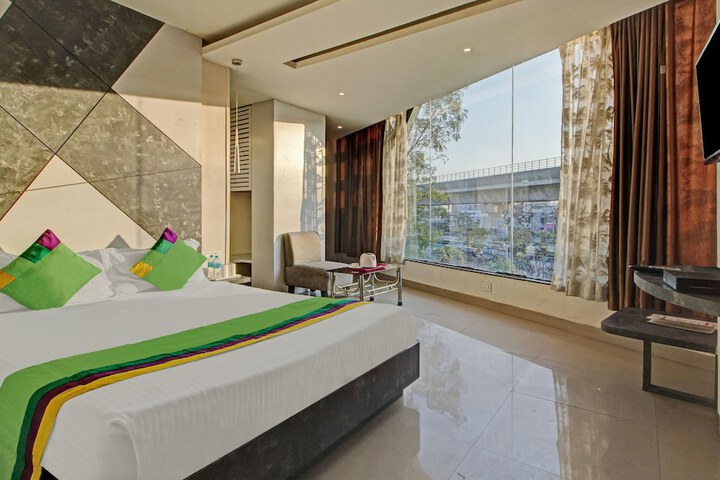 Treebo Glassotel Near Ruby Hospital
