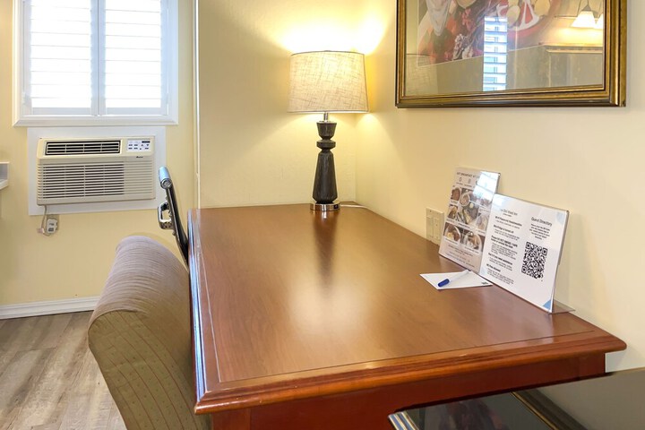 Room 5 of 65