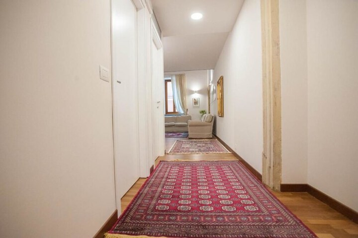 Ballroom/Hall 23 of 27