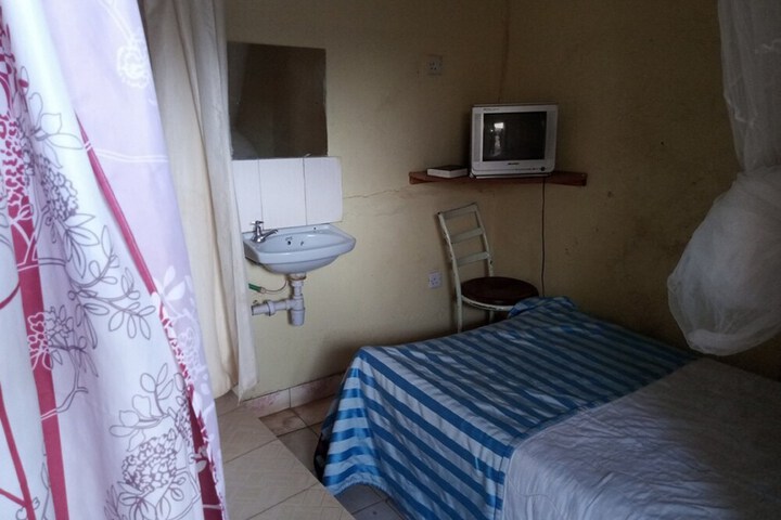 Room 4 of 13