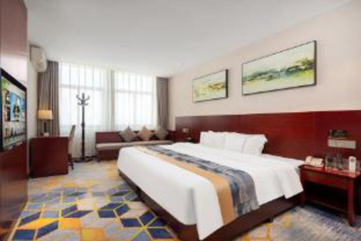 Room 7 of 9