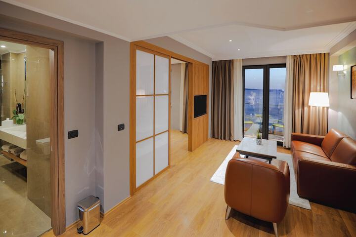 Room 22 of 48