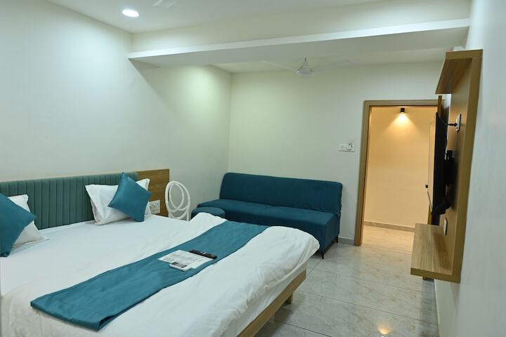 Room 6 of 15