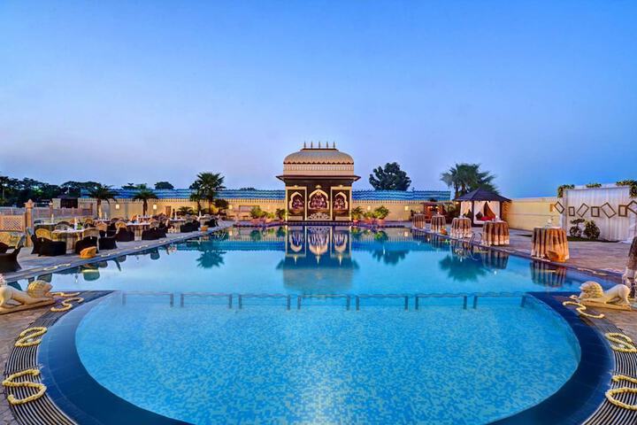 Pool Hotel