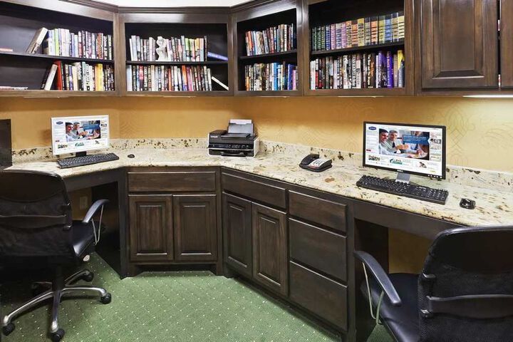 Business Center 25 of 35