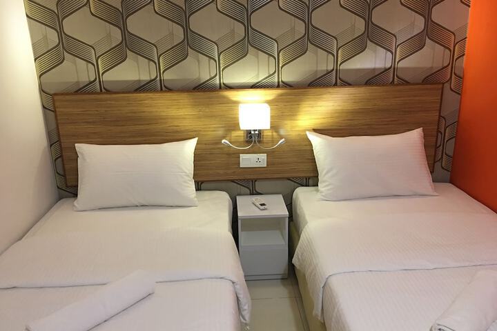 Room 13 of 34