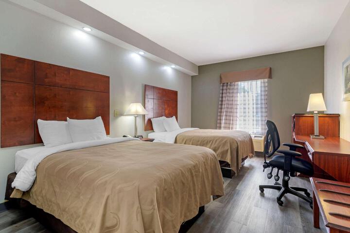 2 Double Beds (11 of 11)