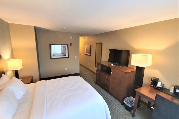 Standard Queen Bed Accessible (15 of 25)