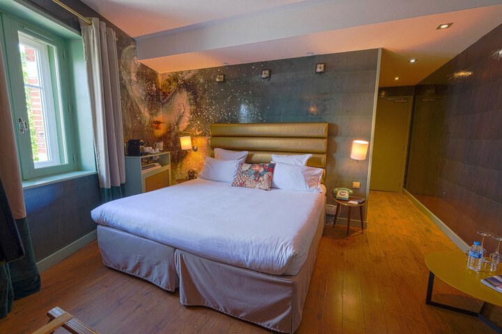 Room 8 of 61