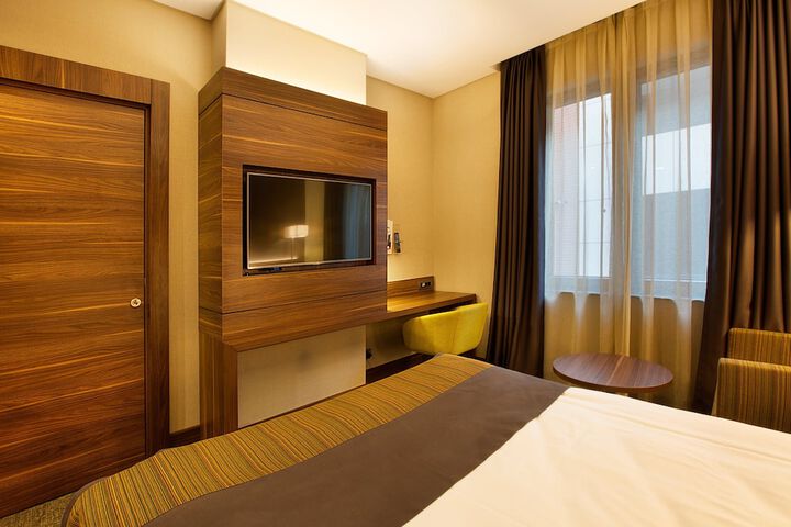 Room 33 of 109