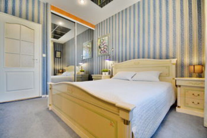 Room 93 of 203
