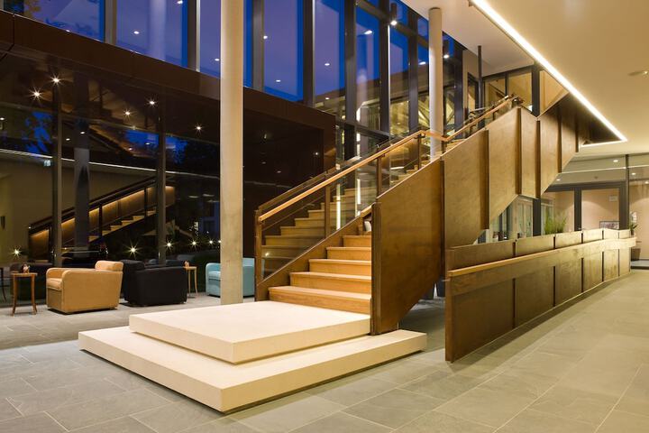 Entrance & Lobby