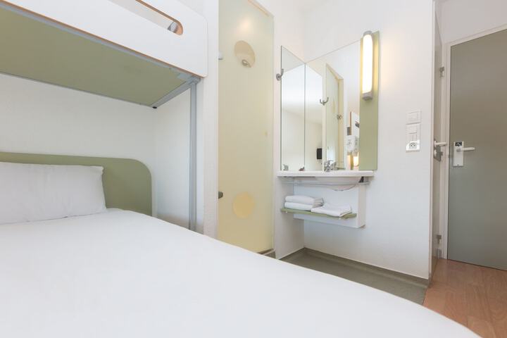 Room 12 of 21
