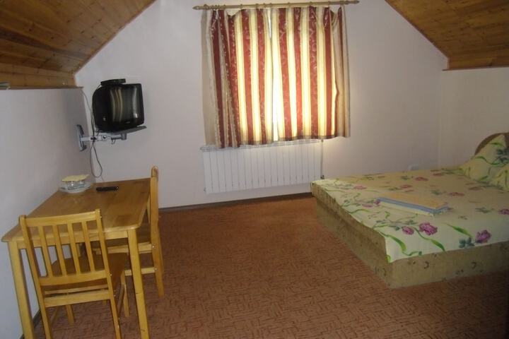 Room 5 of 6