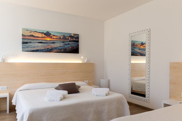 Room 3 of 52