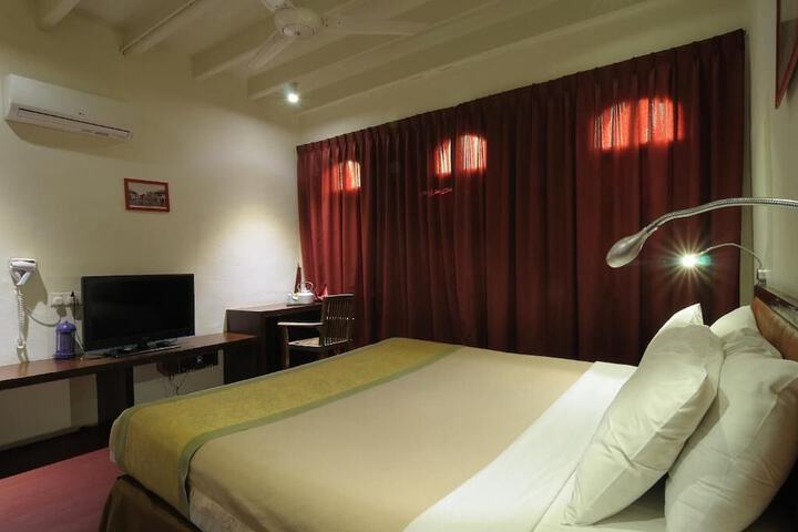 Room 18 of 128