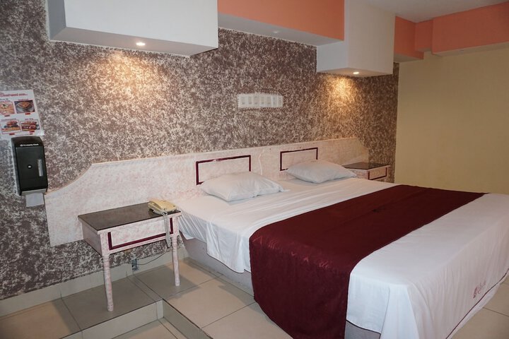 Room 5 of 30