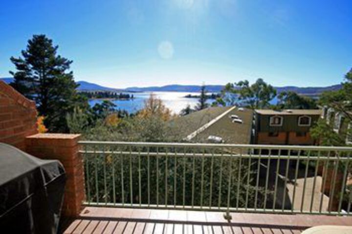 Twin Seasons 4 Lake and Mountain Views