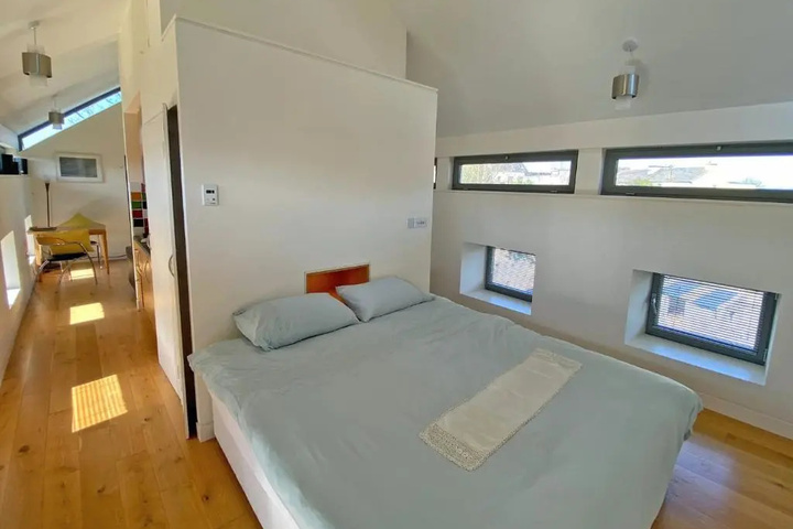 Room 5 of 11