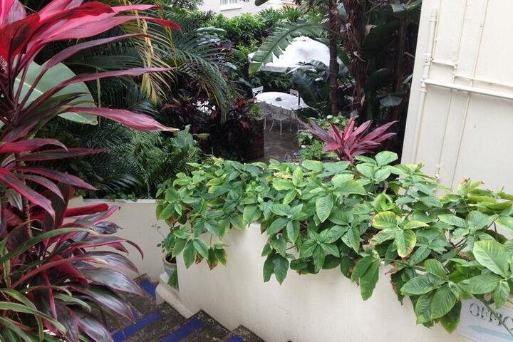 Garland Place