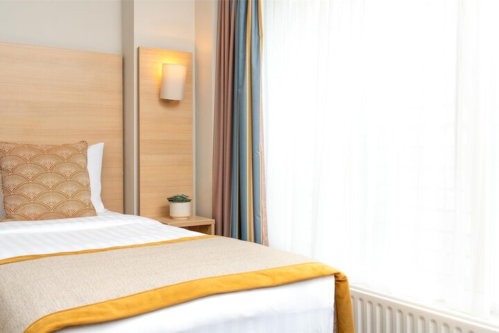 Room 40 of 104