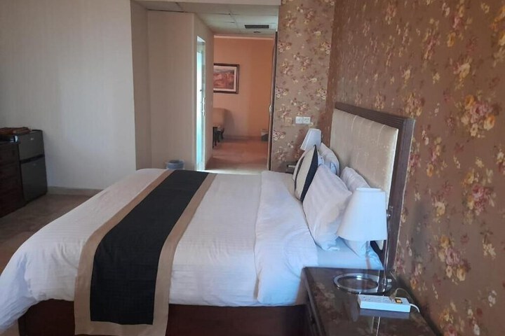 Room 10 of 20