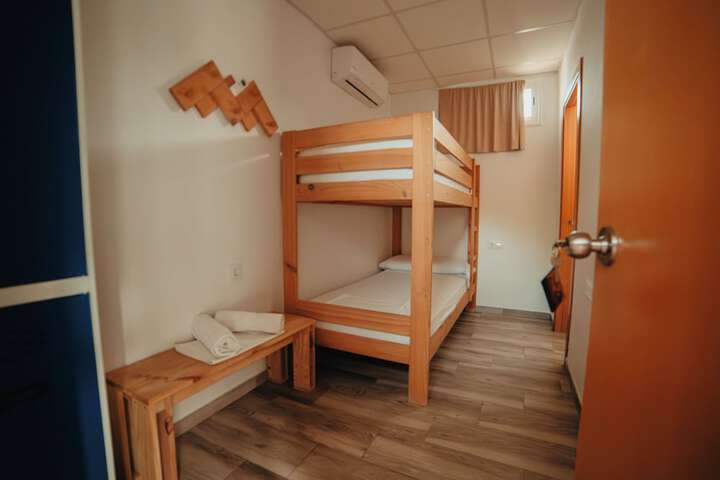 Room 4 of 18