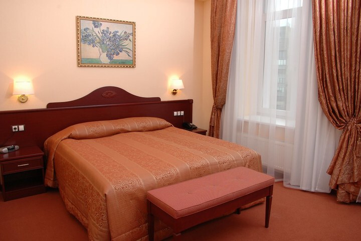 Room 6 of 48