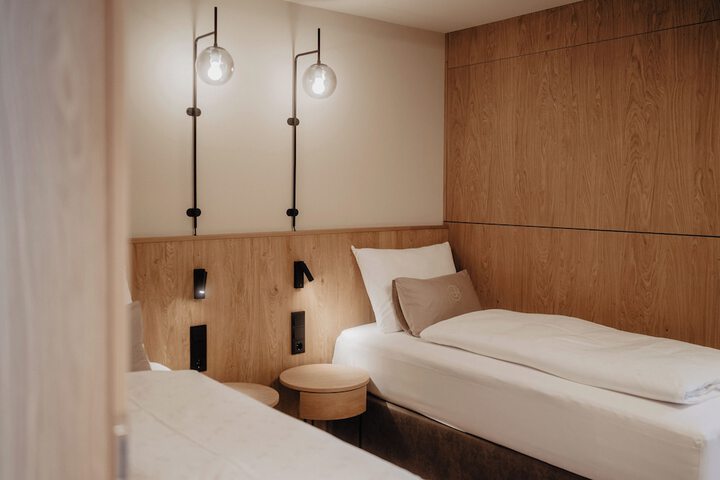 Room 27 of 140