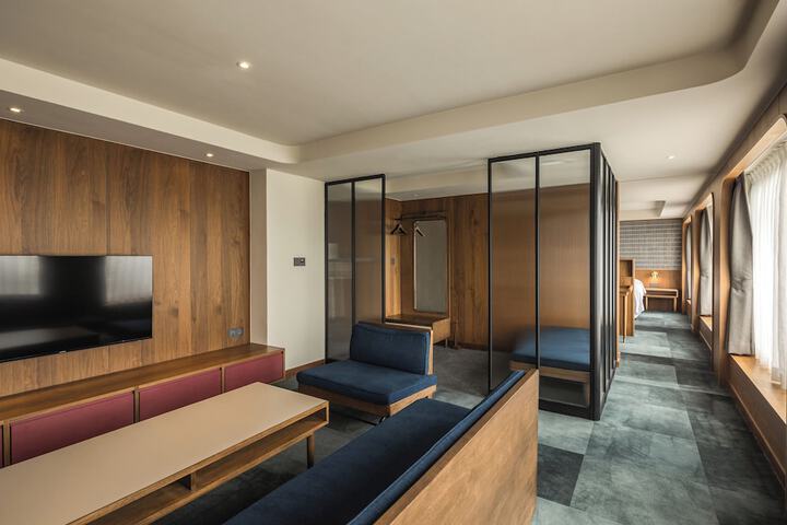 Room 46 of 64