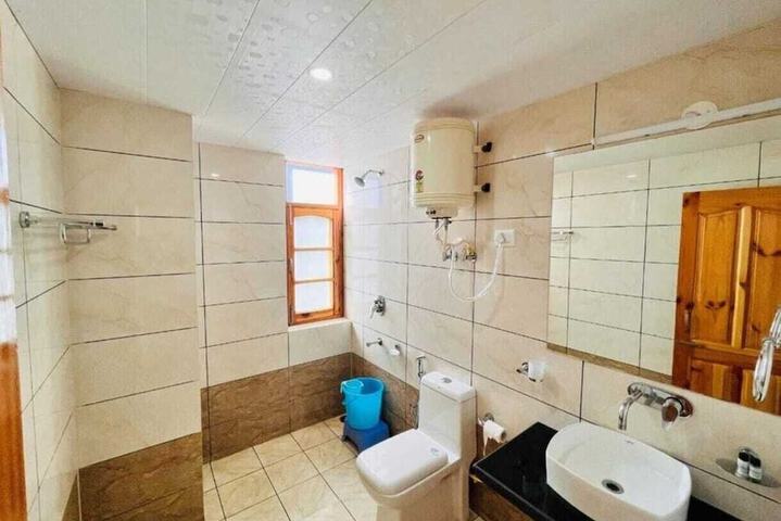 Room 16 of 25