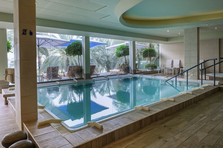 Pool 62 of 106