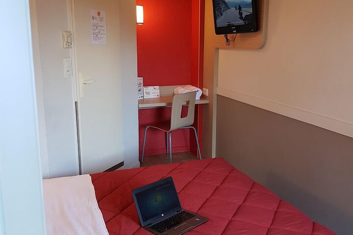 Room 9 of 36