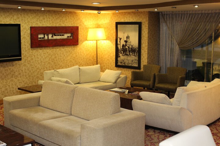 Entrance & Lobby