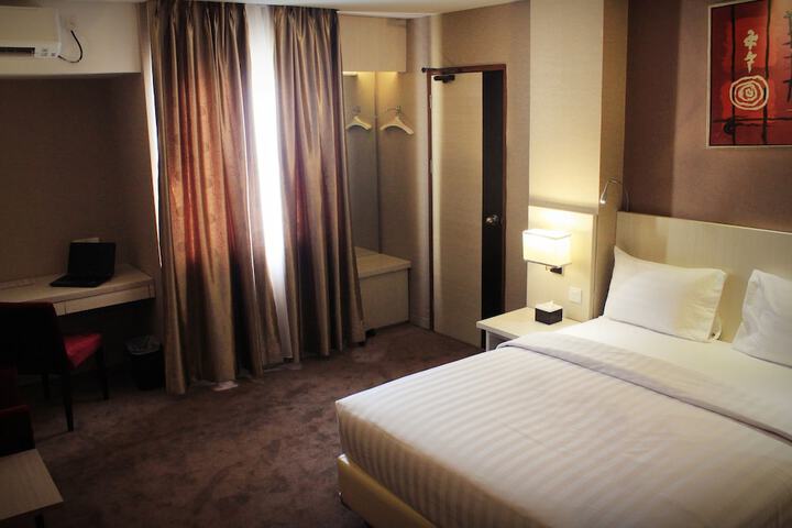Room 7 of 49