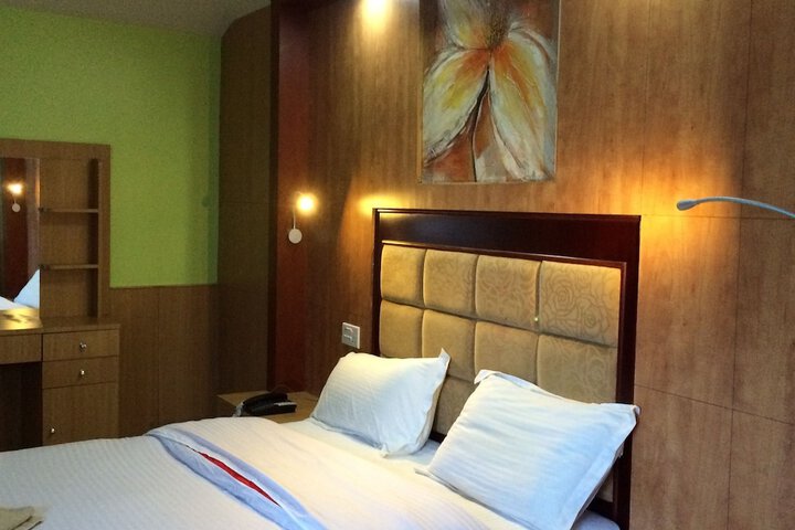 Room 27 of 65