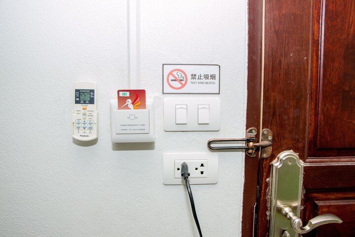 Room 18 of 30