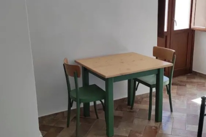 Room 5 of 9